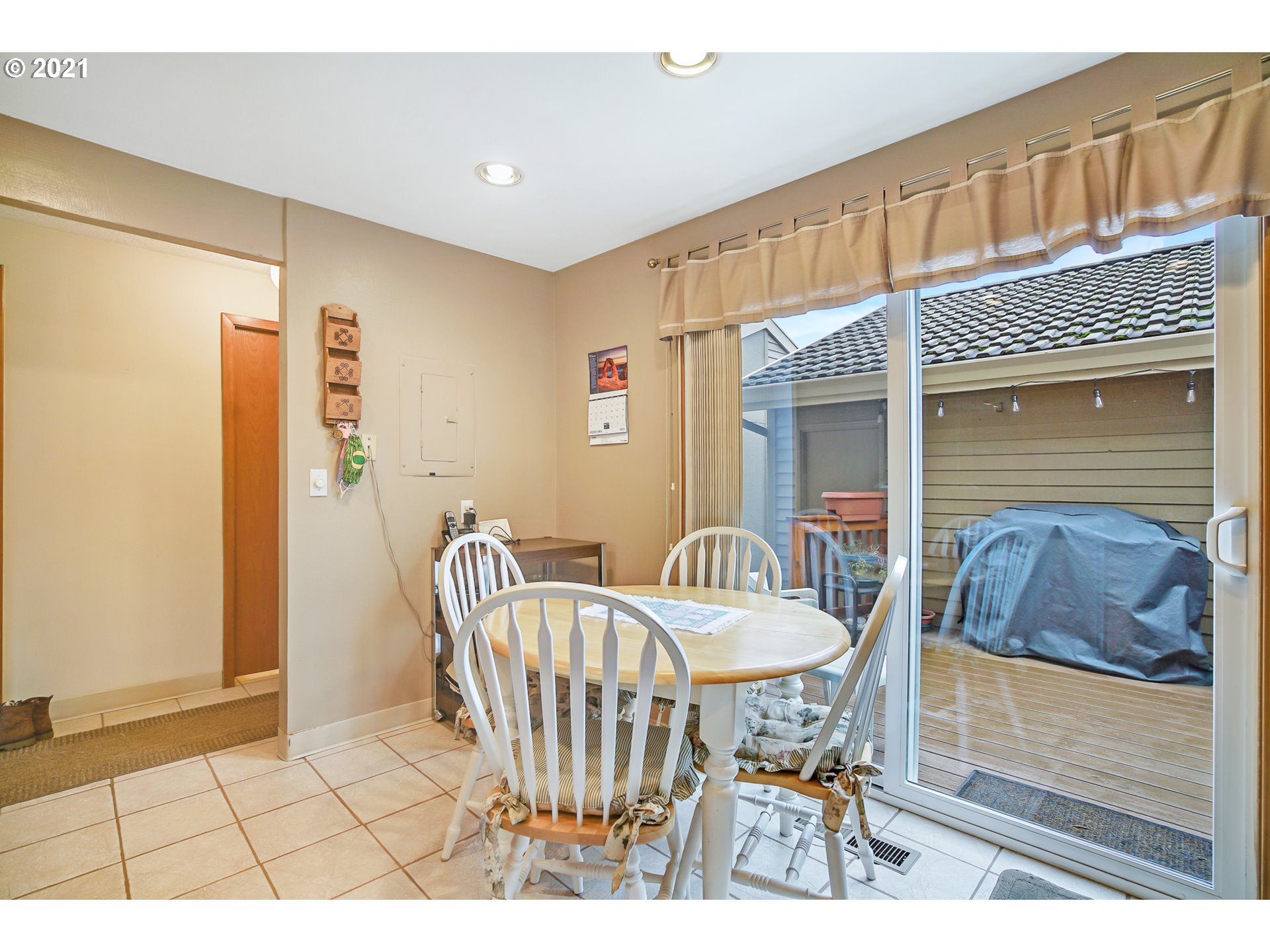 7841 Southwest Raintree Drive Beaverton, OR 97008 - Photo 9 of 21 Gallery Image 9