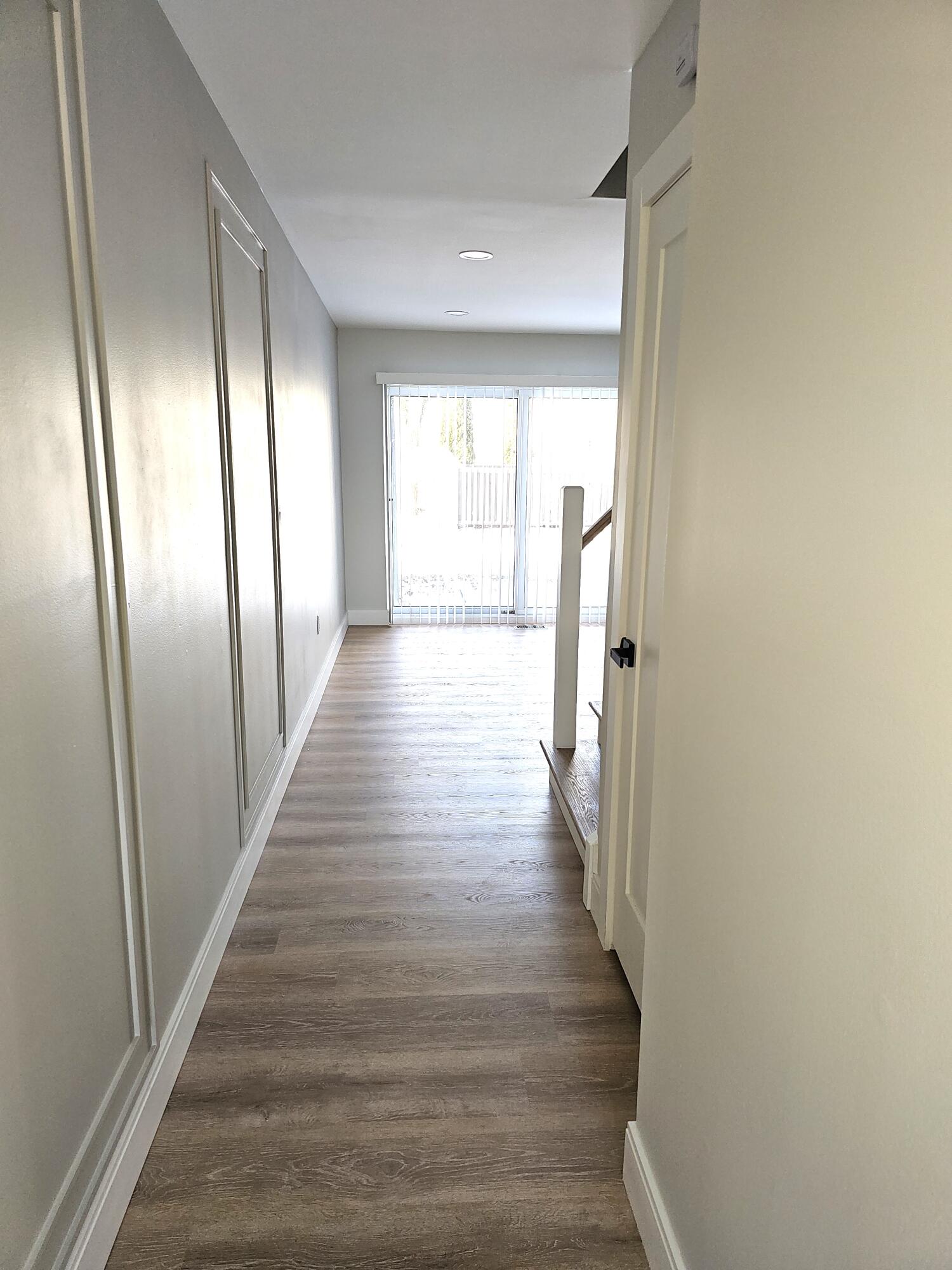 1976 Ridge Court Royal Oak, MI 48073 - Photo 10 of 20 Hallway to Living Room