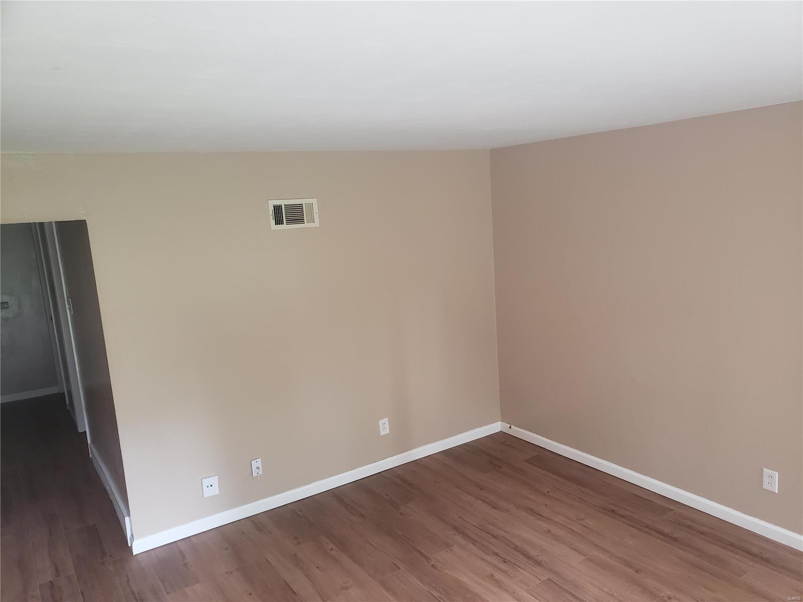 12037 Larimore Road St. Louis, MO 63138 - Photo 3 of 34 Gallery Image 3