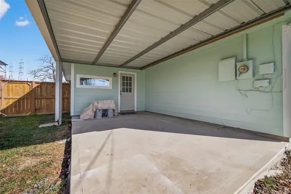 a bed room with a bed