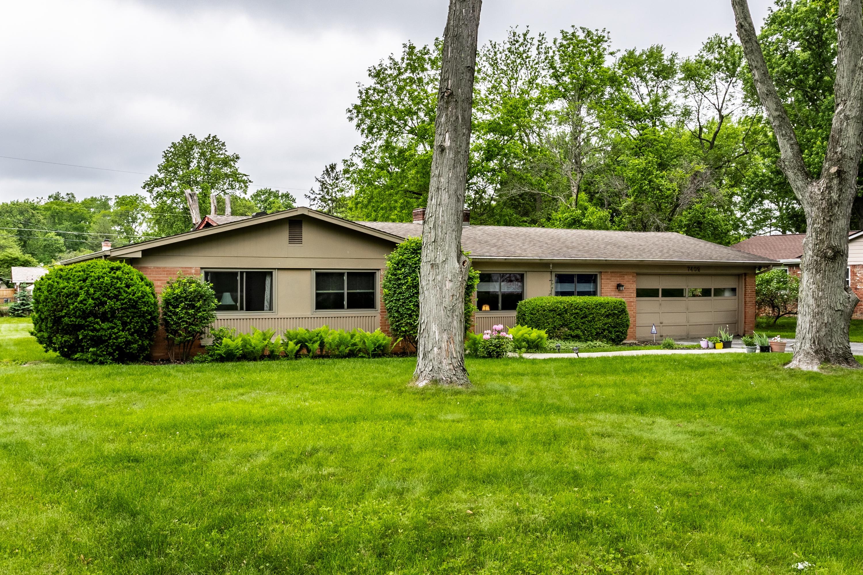 7402 Graham Road Indianapolis, IN 46250 - Photo 3 of 33 Gallery Image 3