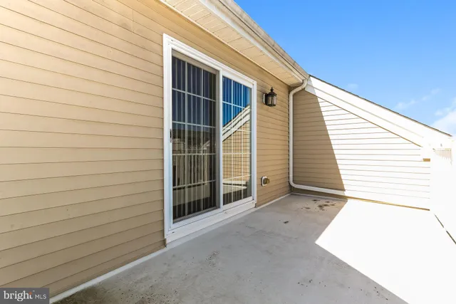 a car parked in front of a building