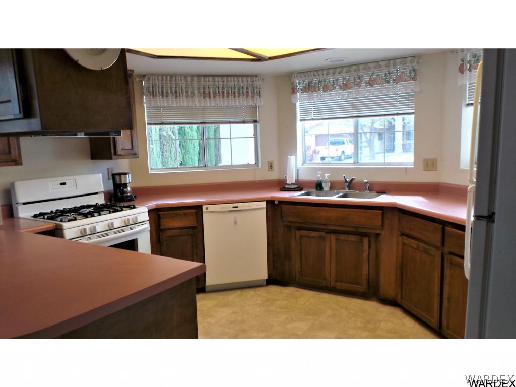 2739 Ricca Court Kingman, AZ 86401 - Photo 2 of 18 Bay Windows in Large Kitchen