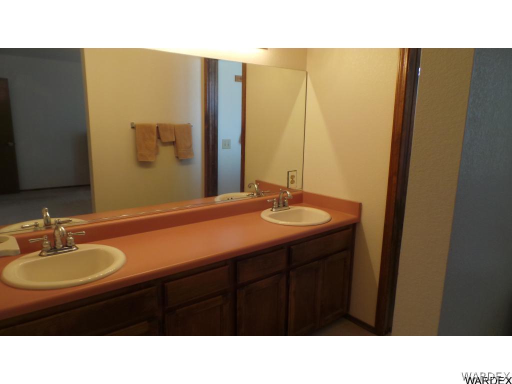 2739 Ricca Court Kingman, AZ 86401 - Photo 8 of 18 Dual Sinks in Master Bathroom