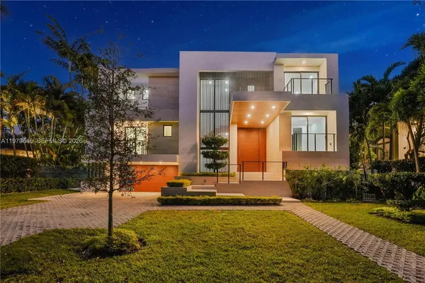 $6,655,000 | 285 Woodcrest Road, Key Biscayne, FL 33149