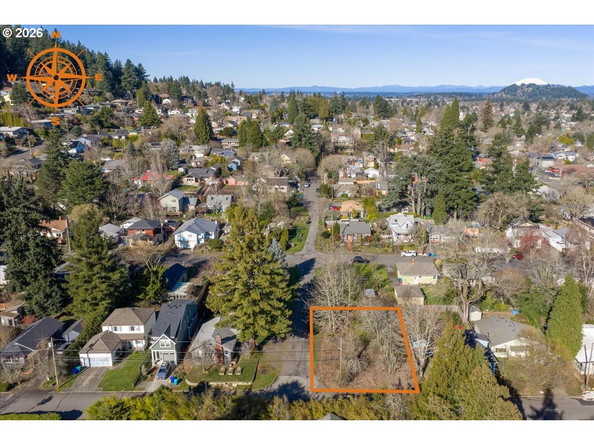 Southeast 74th Avenue, Unit 6 Portland, OR 97215 - Photo 3 of 11 a view of a city