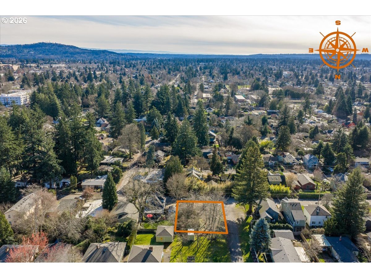 Southeast 74th Avenue, Unit 6 Portland, OR 97215 - Photo 8 of 11 a view of a city