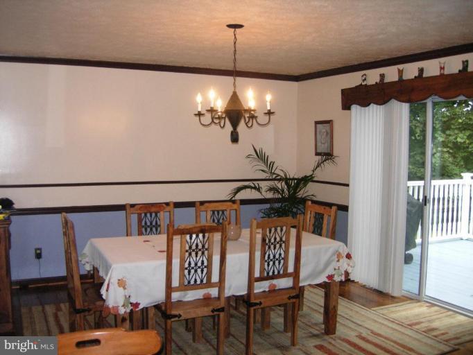 76 Papermill Road Elkton, MD 21921 - Photo 8 of 18 Dining with sliders to rear deck