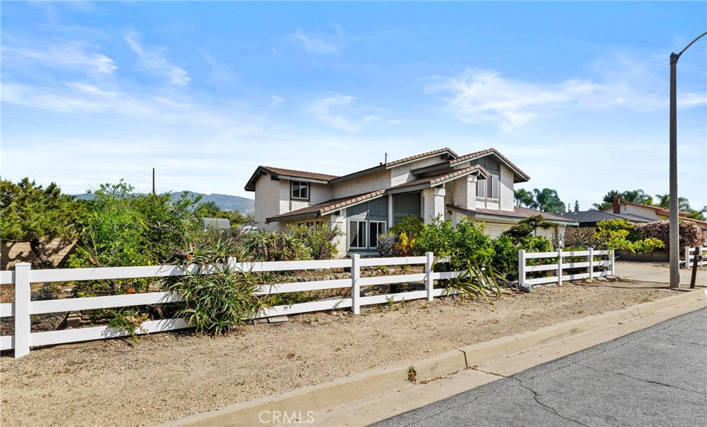 327 Fargo Road San Dimas, CA 91773 - Photo 4 of 42