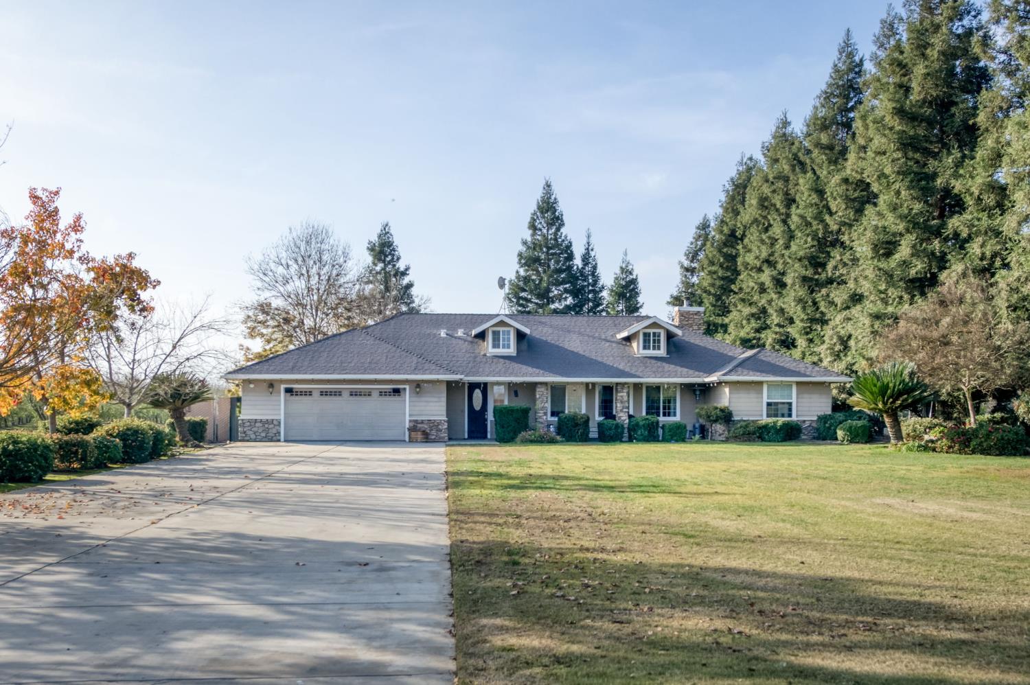 20880 Road 18 Chowchilla, CA 93610 - Photo 3 of 19 a house with swimming pool in front of it