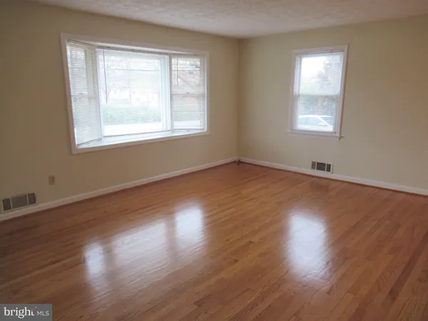 $2,895 | 6362 Hillcrest Place, Alexandria, VA 22312