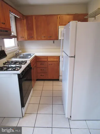 $2,895 | 6362 Hillcrest Place, Alexandria, VA 22312