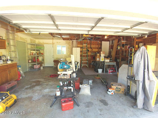 4255 East Beaver Vista Road Rimrock, AZ 86335 - Photo 18 of 31 Garage
