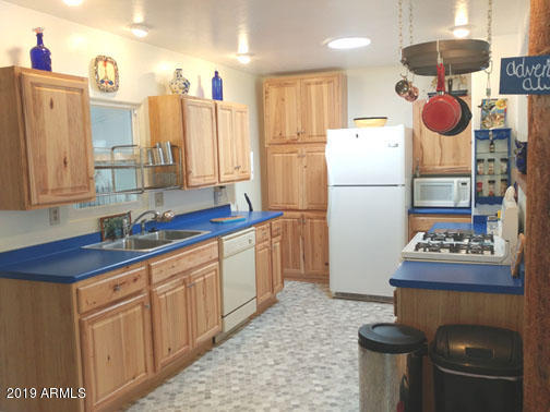 4255 East Beaver Vista Road Rimrock, AZ 86335 - Photo 4 of 31 Kitchen