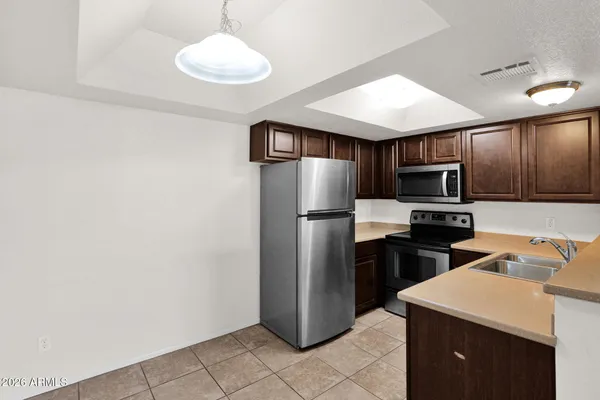 $229,500 | 1720 East Thunderbird Road, Unit 2060, Phoenix, AZ 85022