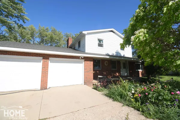 $325,000 | 6923 South Byron Road, Durand, MI 48429