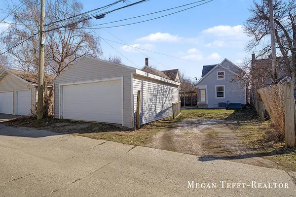 $299,000 | 1113 Alpine Avenue Northwest, Grand Rapids, MI 49504