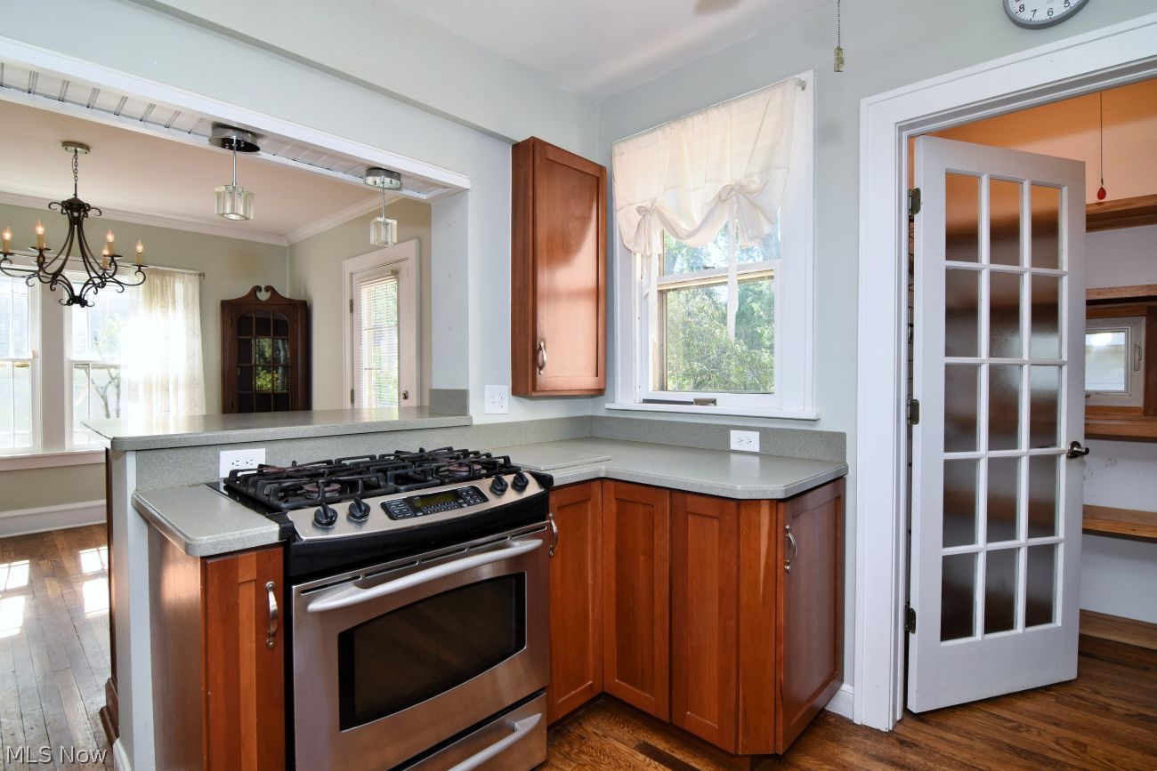 3356 Clarendon Road Cleveland Heights, OH 44118 - Photo 11 of 43 Kitchen With Walk In Pantry