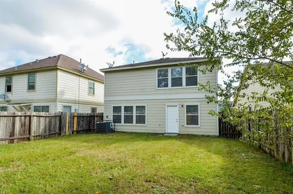 a view of a house with backyard and porch