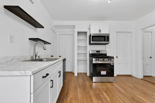 $4,200 | 166 Elliot Street, Unit 2, Newton, MA 02464