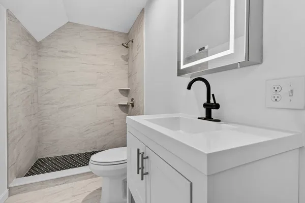 $4,200 | 166 Elliot Street, Unit 2, Newton, MA 02464