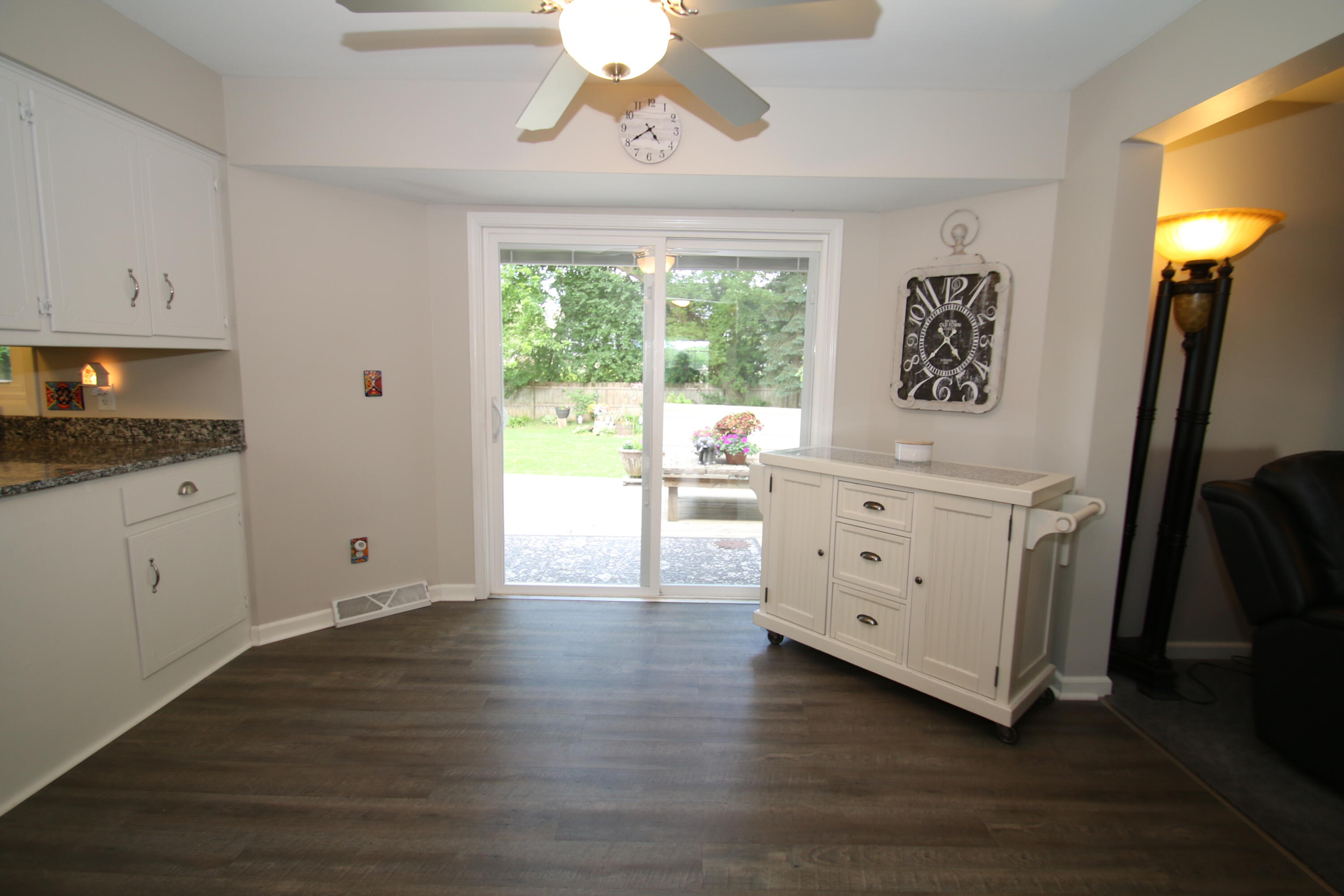 1400 South Ridgeway Road New Berlin, WI 53146 - Photo 10 of 31 Dinette