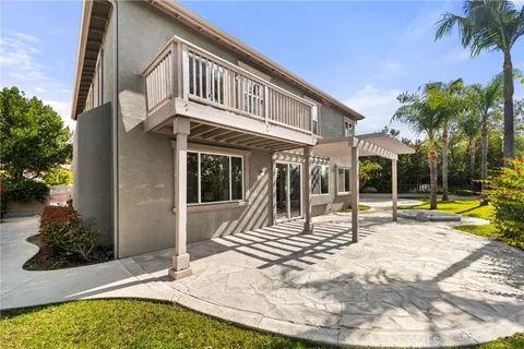 a view of a house with backyard and sitting area