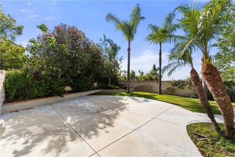 a view of a backyard with a fountain