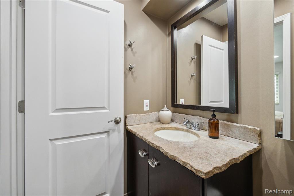 427 Rolling Green Circle South Rochester Hills, MI 48309 - Photo 29 of 54