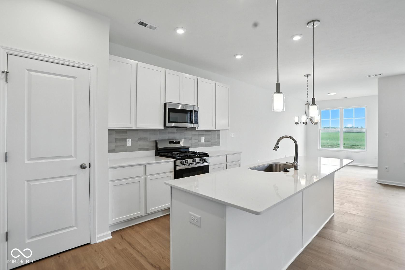 2017 Frost Line Lane Greenfield, IN 46140 - Photo 10 of 34