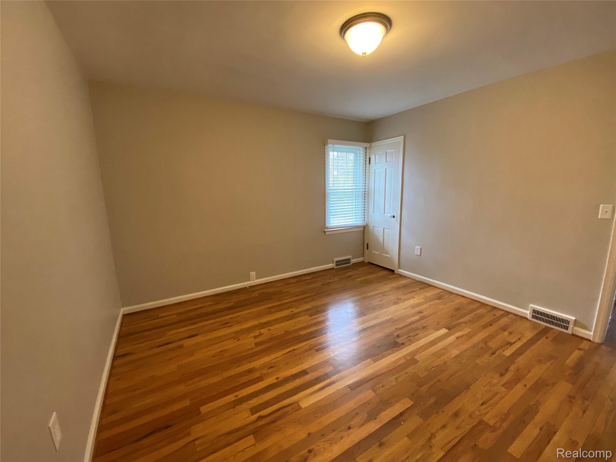 412 2nd Street Fenton, MI 48430 - Photo 13 of 18 64451132-D52F-4D6F-9691-52A71DA7DCEF.jpeg