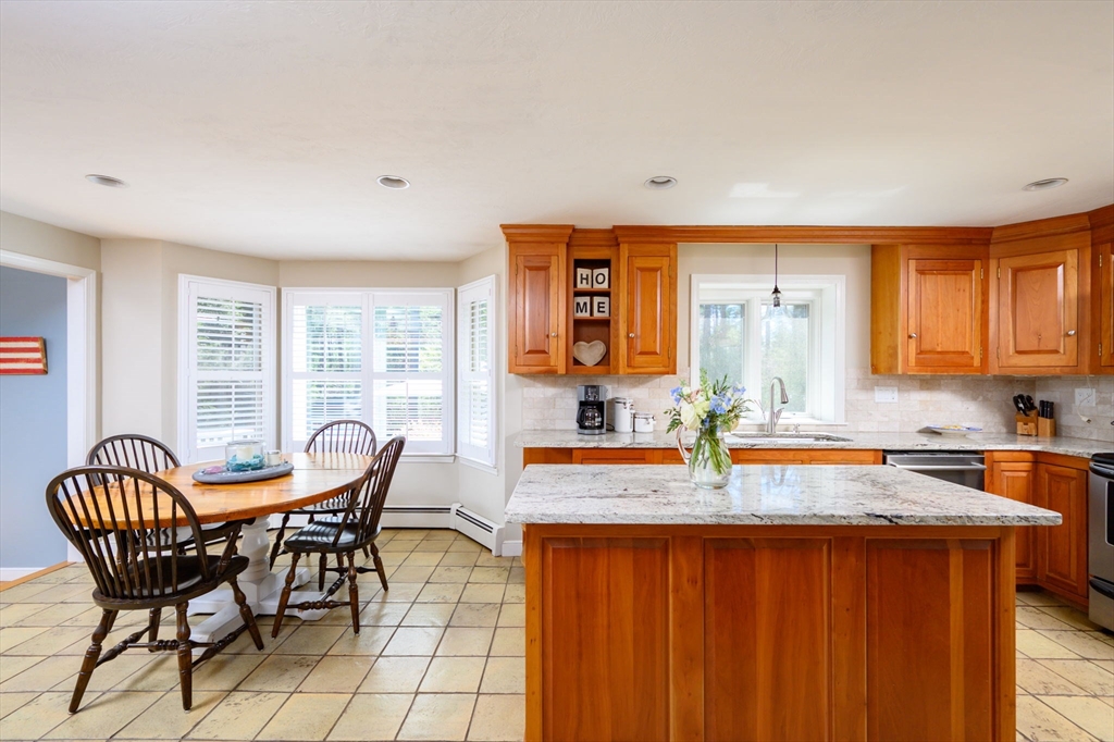 37 Higgins Road Kingston, MA 02364 - Photo 6 of 40 Gallery Image 6