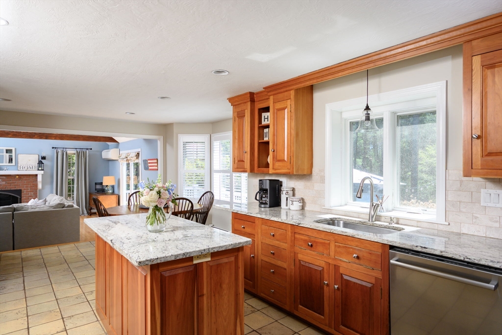 37 Higgins Road Kingston, MA 02364 - Photo 8 of 40 Gallery Image 8