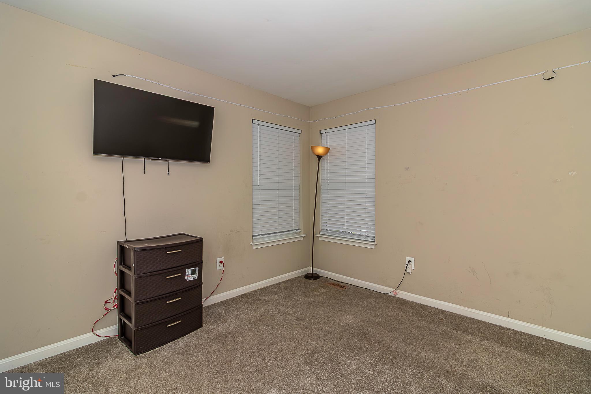 15521 Wheatfield Road Woodbridge, VA 22193 - Photo 31 of 39 Bedroom