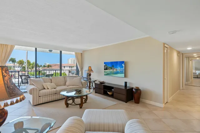 $5,800 | 899 Jeffery Street, Unit 310, Boca Raton, FL 33487