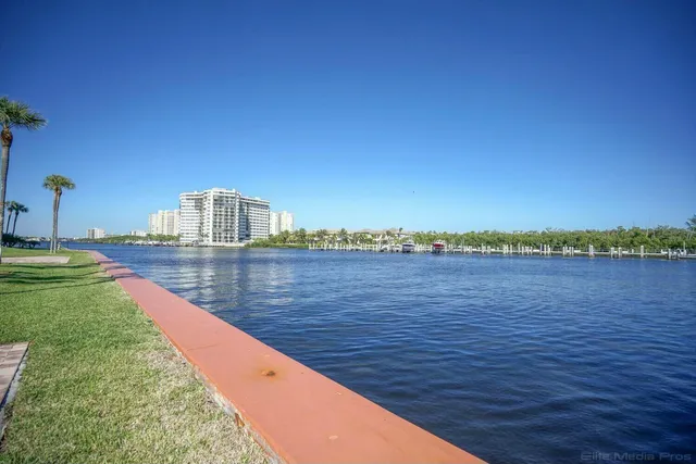 $5,800 | 899 Jeffery Street, Unit 310, Boca Raton, FL 33487