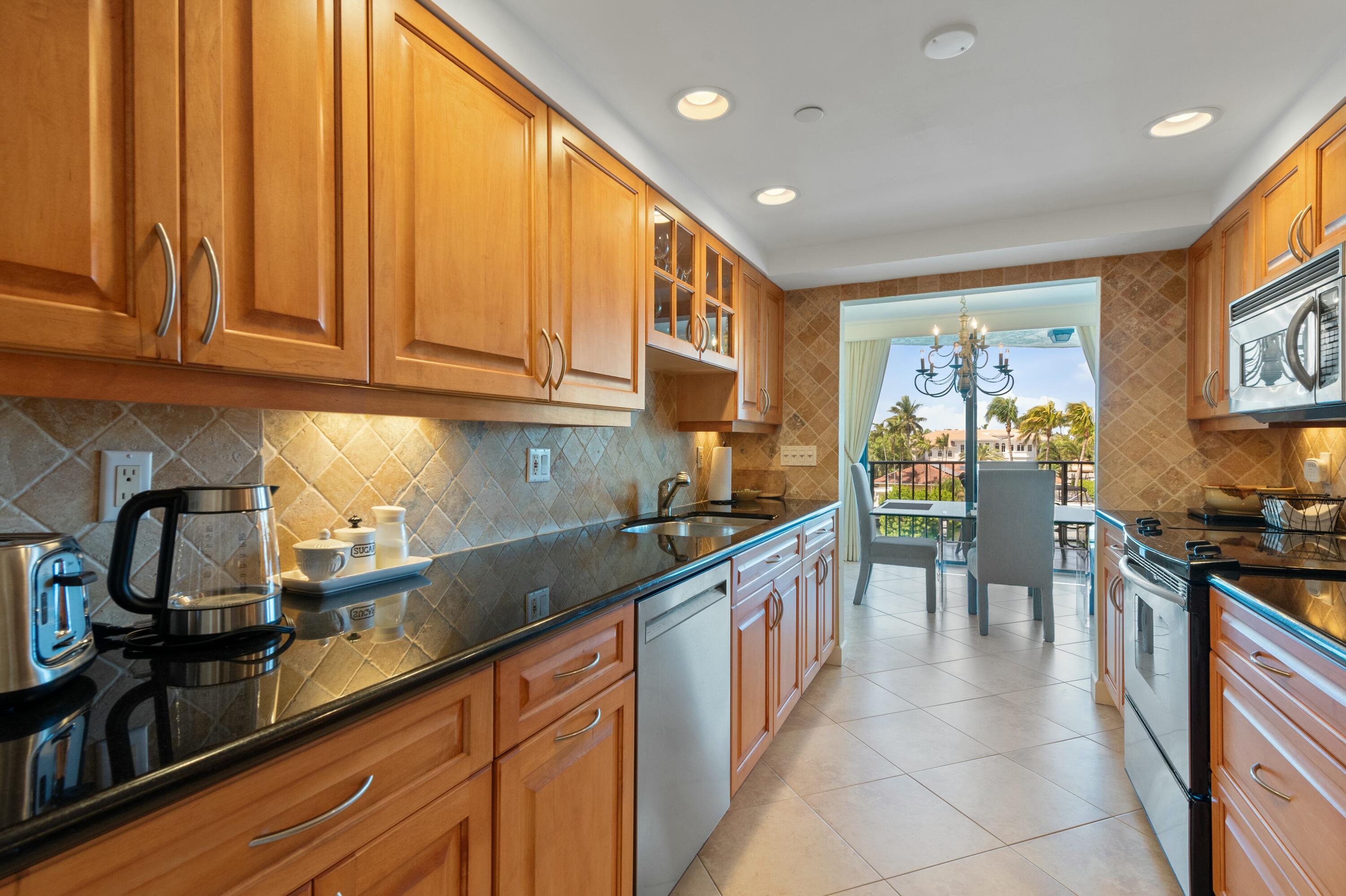 899 Jeffery Street, Unit 310 Boca Raton, FL 33487 - Photo 4 of 50 tempImageWnSlMv