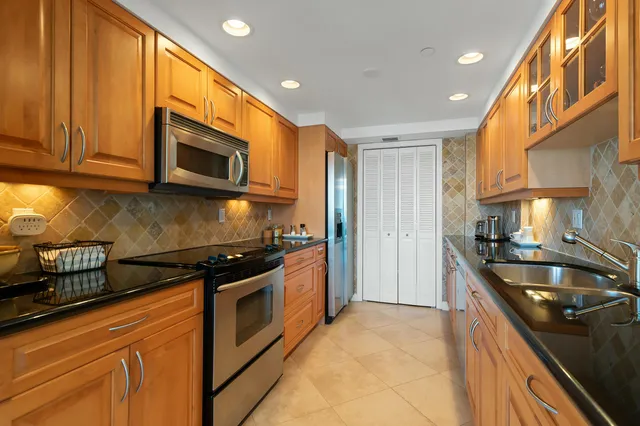 $5,800 | 899 Jeffery Street, Unit 310, Boca Raton, FL 33487