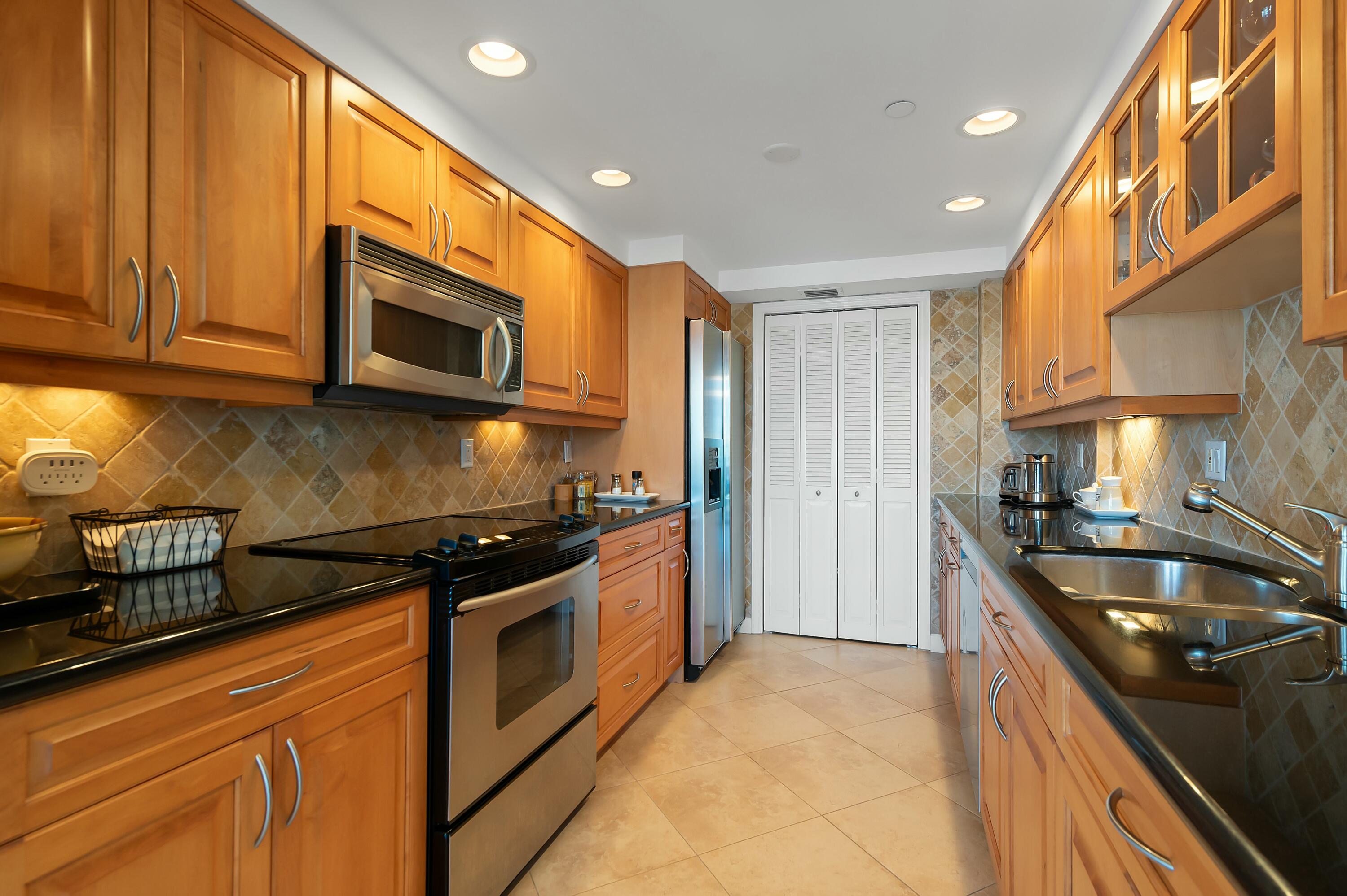 899 Jeffery Street, Unit 310 Boca Raton, FL 33487 - Photo 6 of 50 tempImage1pcaKA