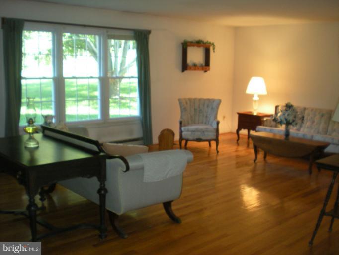 8131 Bennett Branch Road Mount Airy, MD 21771 - Photo 5 of 30 Living Room