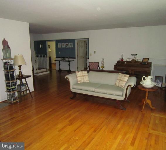 8131 Bennett Branch Road Mount Airy, MD 21771 - Photo 6 of 30 Living Room