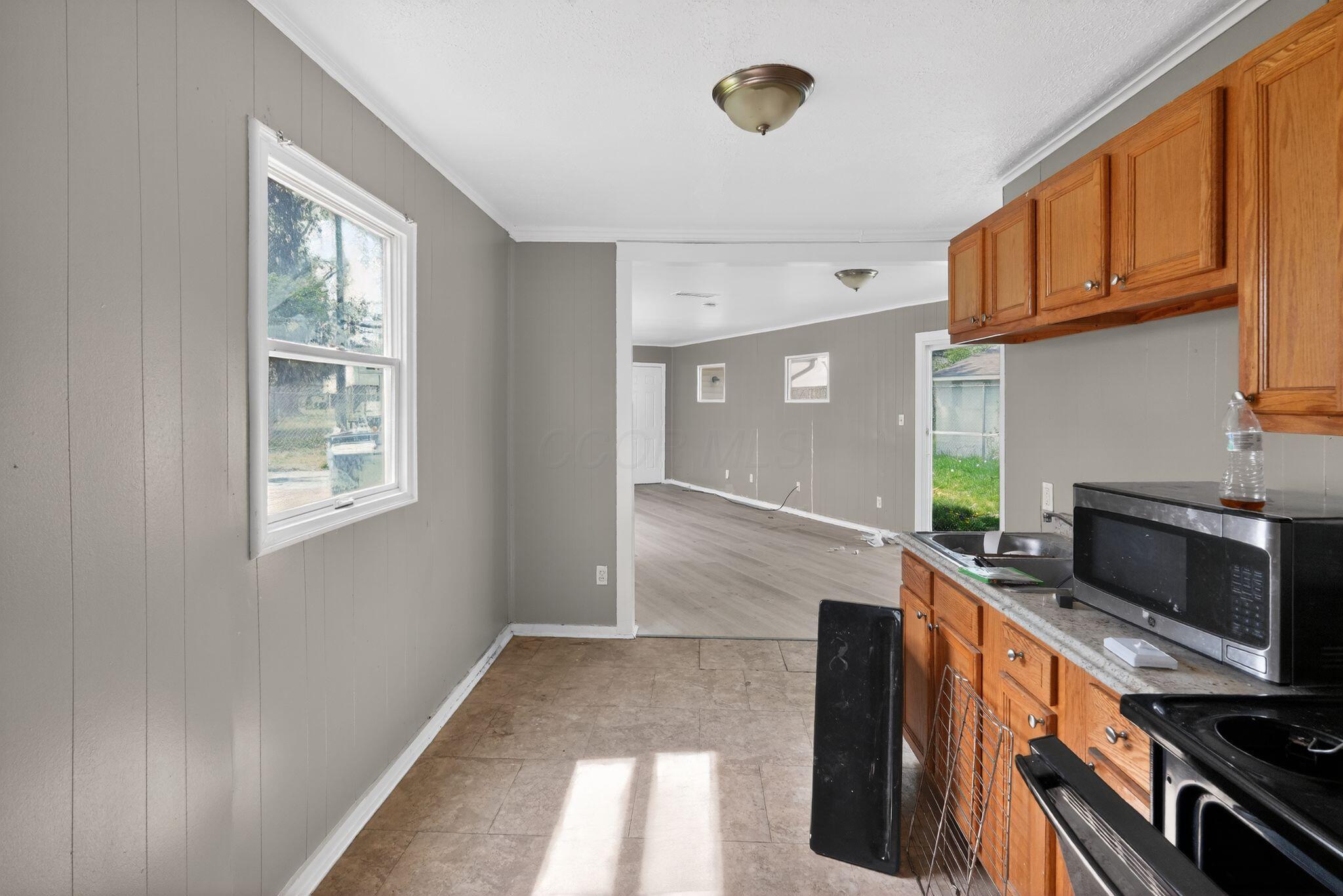 447 South Hampton Road Columbus, OH 43213 - Photo 19 of 31 19_447_S_Hampton_Rd_Columbus_OH_43213-Ki