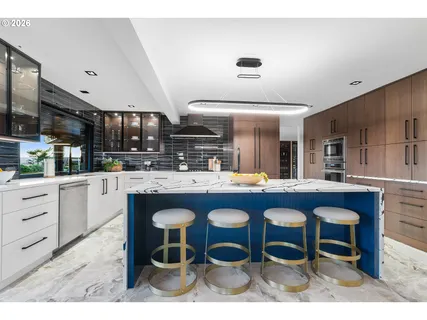 $3,995,000 | 8015 Southeast Evergreen Highway, Vancouver, WA 98664