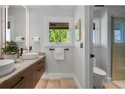 $3,995,000 | 8015 Southeast Evergreen Highway, Vancouver, WA 98664