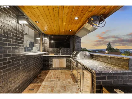 $3,995,000 | 8015 Southeast Evergreen Highway, Vancouver, WA 98664