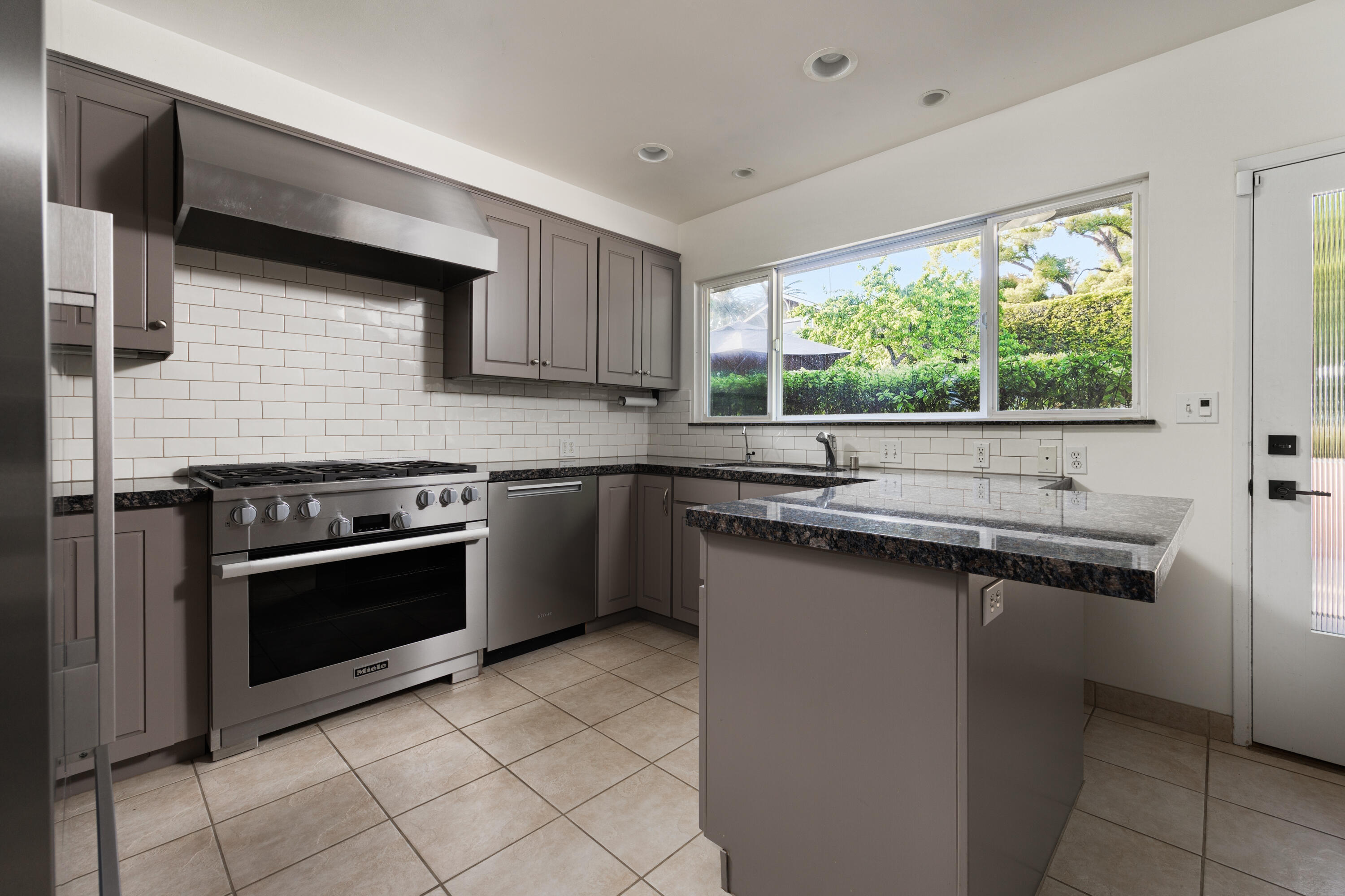 1811 Prospect Avenue Santa Barbara, CA 93103 - Photo 55 of 74 1811 Prospect Web-45