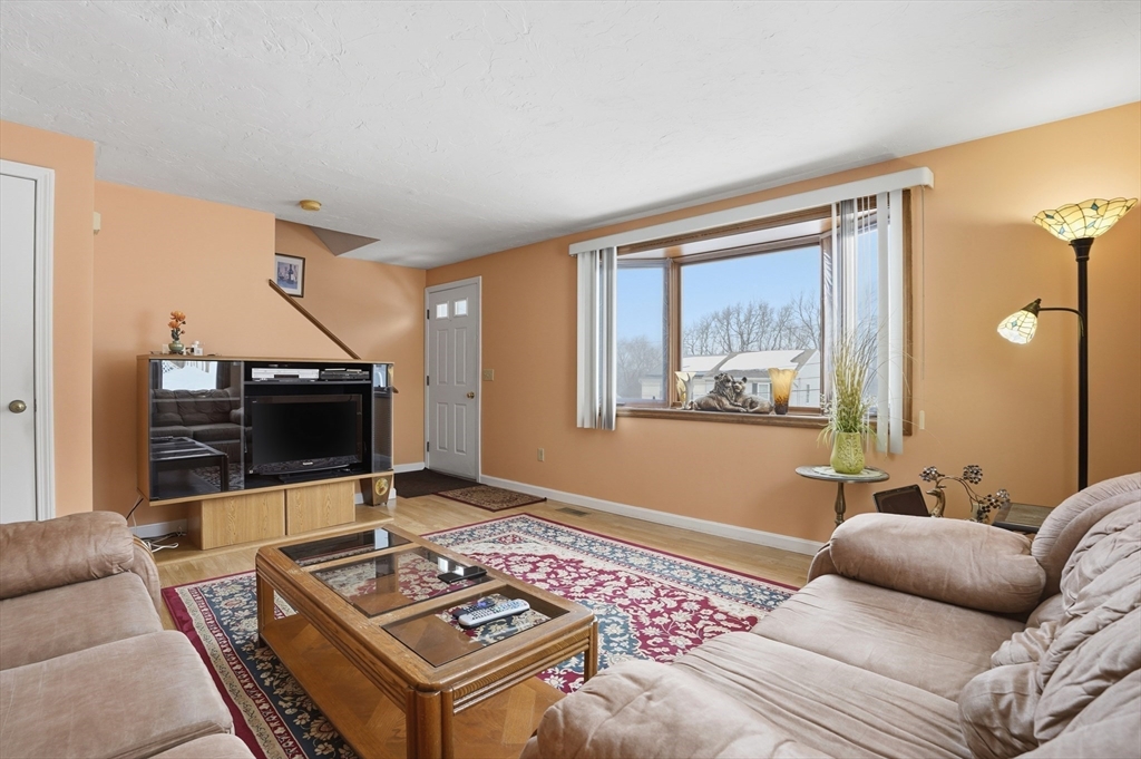20 Bolton Street Worcester, MA 01604 - Photo 3 of 33 Gallery Image 3
