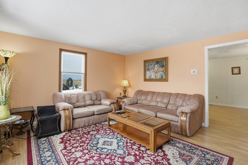 20 Bolton Street Worcester, MA 01604 - Photo 5 of 33 Gallery Image 5