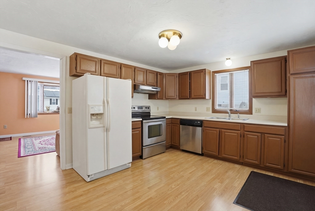 20 Bolton Street Worcester, MA 01604 - Photo 7 of 33 Gallery Image 7