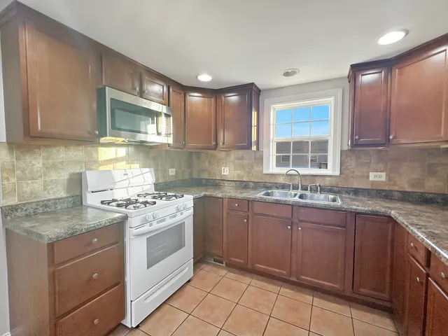 $1,900 | 3135 Chicago Road, Unit 2, Steger, IL 60475